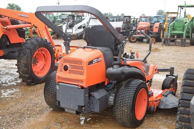 Image of Kubota ZD1211 equipment image 2