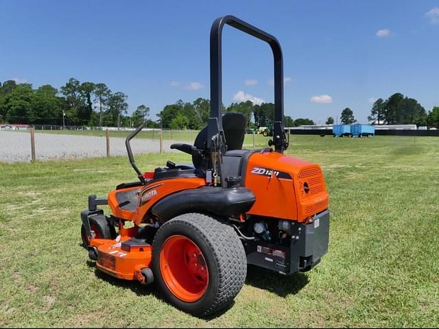 Image of Kubota ZD1211 equipment image 3