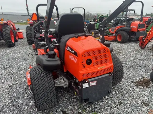 Image of Kubota ZD1211-3-60 equipment image 3
