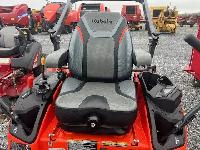 Image of Kubota ZD1211-3-60 equipment image 4