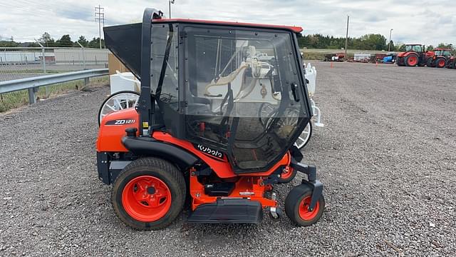 Image of Kubota ZD1211 equipment image 3