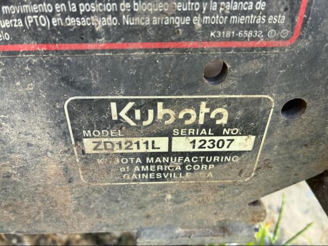 Image of Kubota ZD1211 equipment image 4