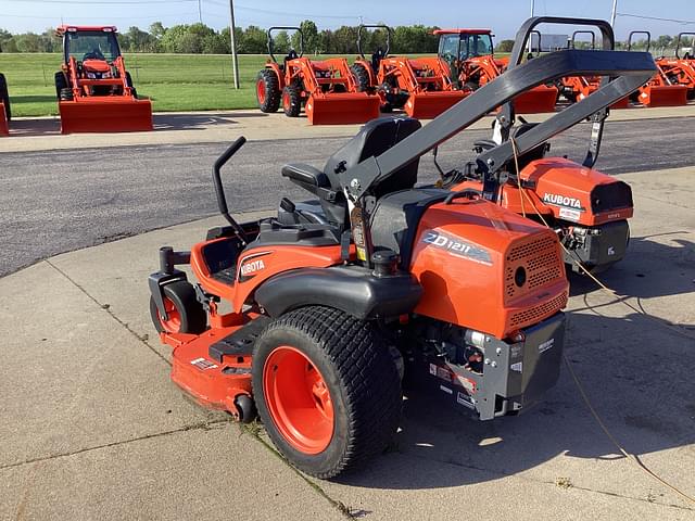 Image of Kubota ZD1211-60 equipment image 4