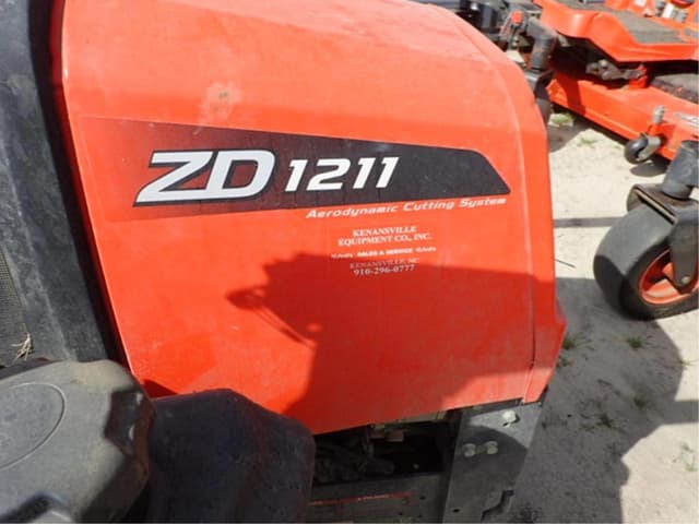 Image of Kubota ZD1211 equipment image 3