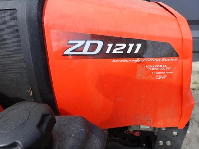 Image of Kubota ZD1211 equipment image 4