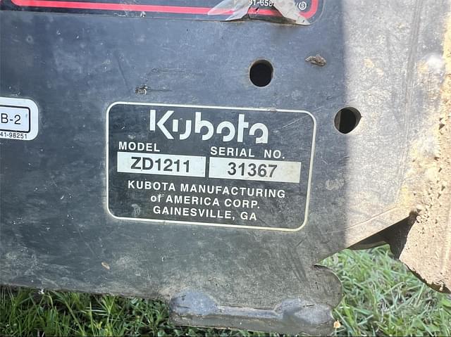 Image of Kubota ZD1211 equipment image 4