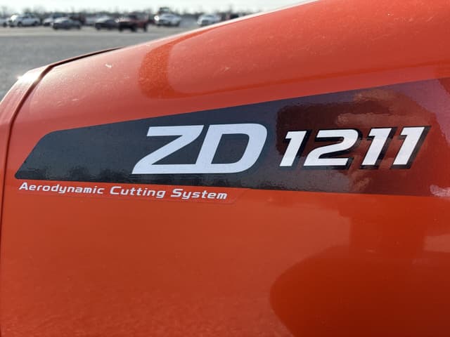 Image of Kubota ZD1211 equipment image 3