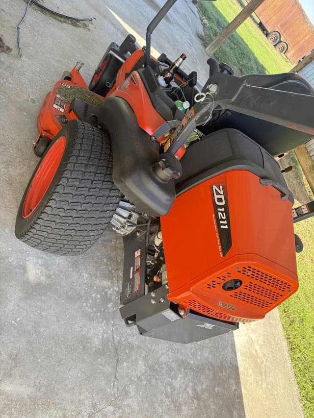 Image of Kubota ZD1211 equipment image 3