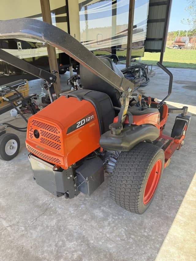 Image of Kubota ZD1211 equipment image 2