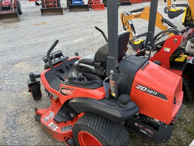 Image of Kubota ZD1211 equipment image 3