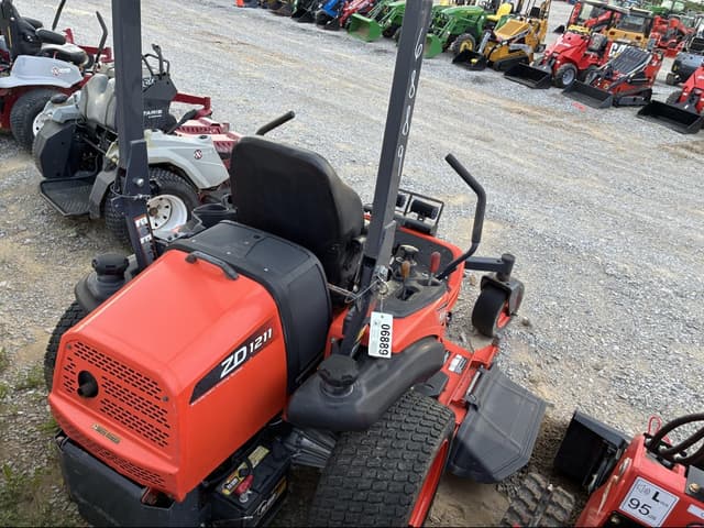 Image of Kubota ZD1211 equipment image 2
