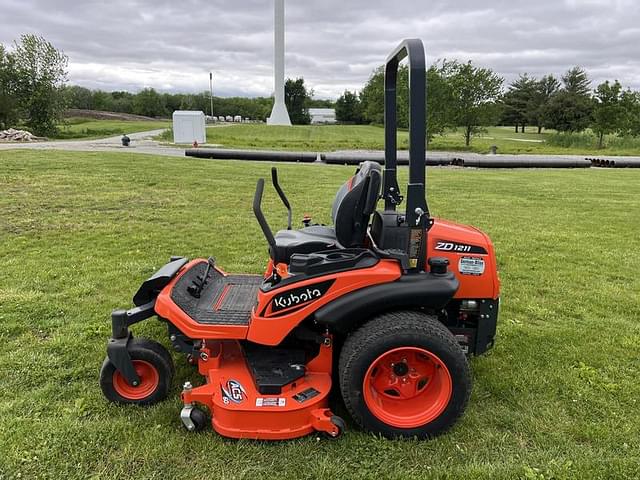 Image of Kubota ZD1211 equipment image 1