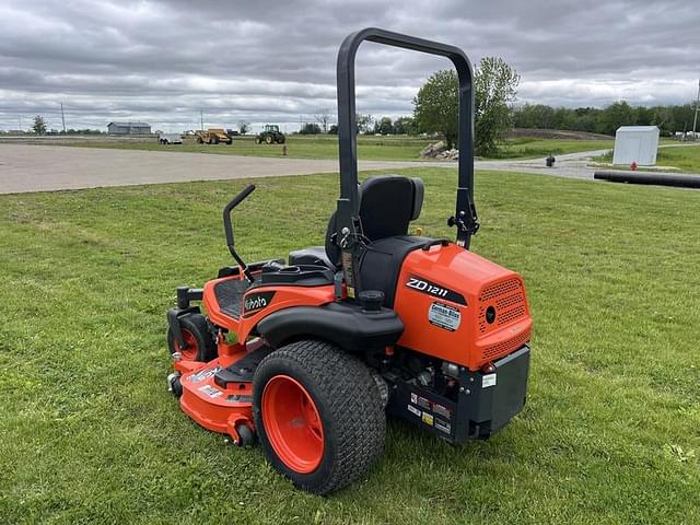 Image of Kubota ZD1211 equipment image 2