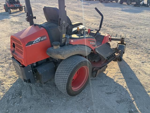 Image of Kubota ZD1211 equipment image 4