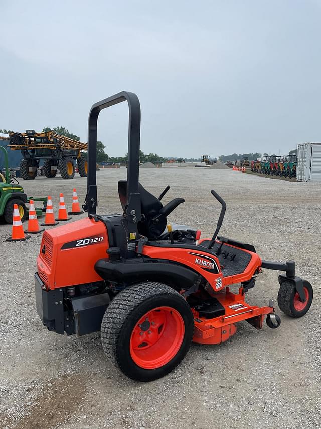 Image of Kubota ZD1211 equipment image 4
