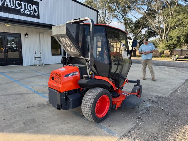 Image of Kubota ZD1211 equipment image 2