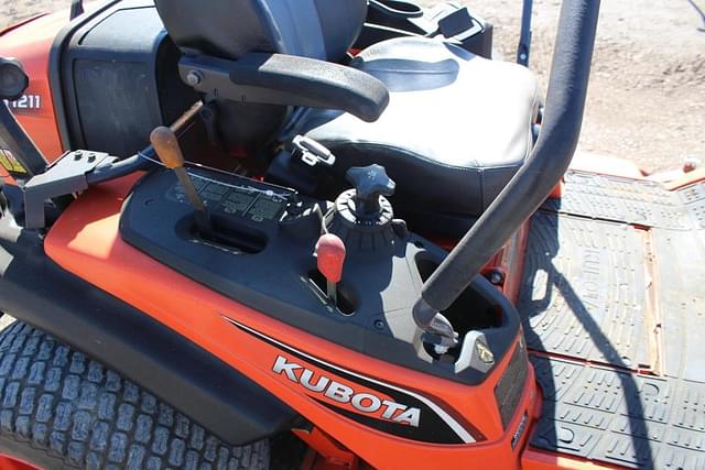 Image of Kubota ZD1211 equipment image 2