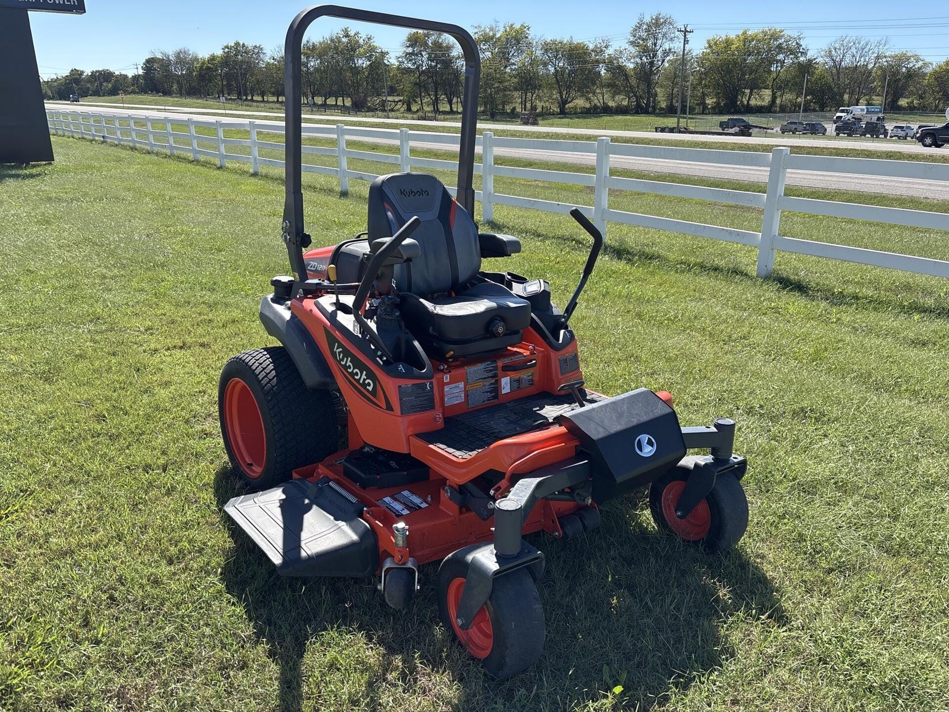 Kubota ZD1211 Equipment Image0