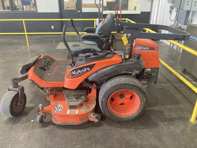 Image of Kubota ZD1211 equipment image 3