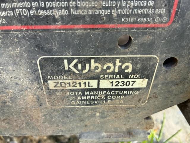 Image of Kubota ZD1211 equipment image 4