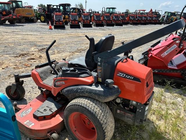 Image of Kubota ZD1211 equipment image 3