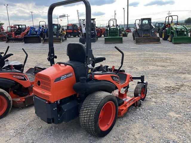 Image of Kubota ZD1211 equipment image 2