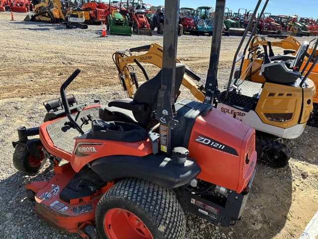 Image of Kubota ZD1211 equipment image 3