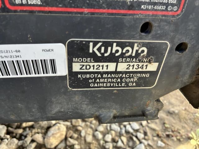 Image of Kubota ZD1211 equipment image 4