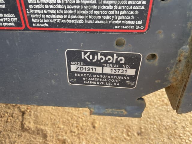 Image of Kubota ZD1211 equipment image 4