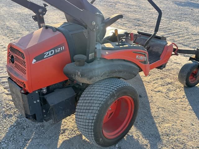 Image of Kubota ZD1211 equipment image 3