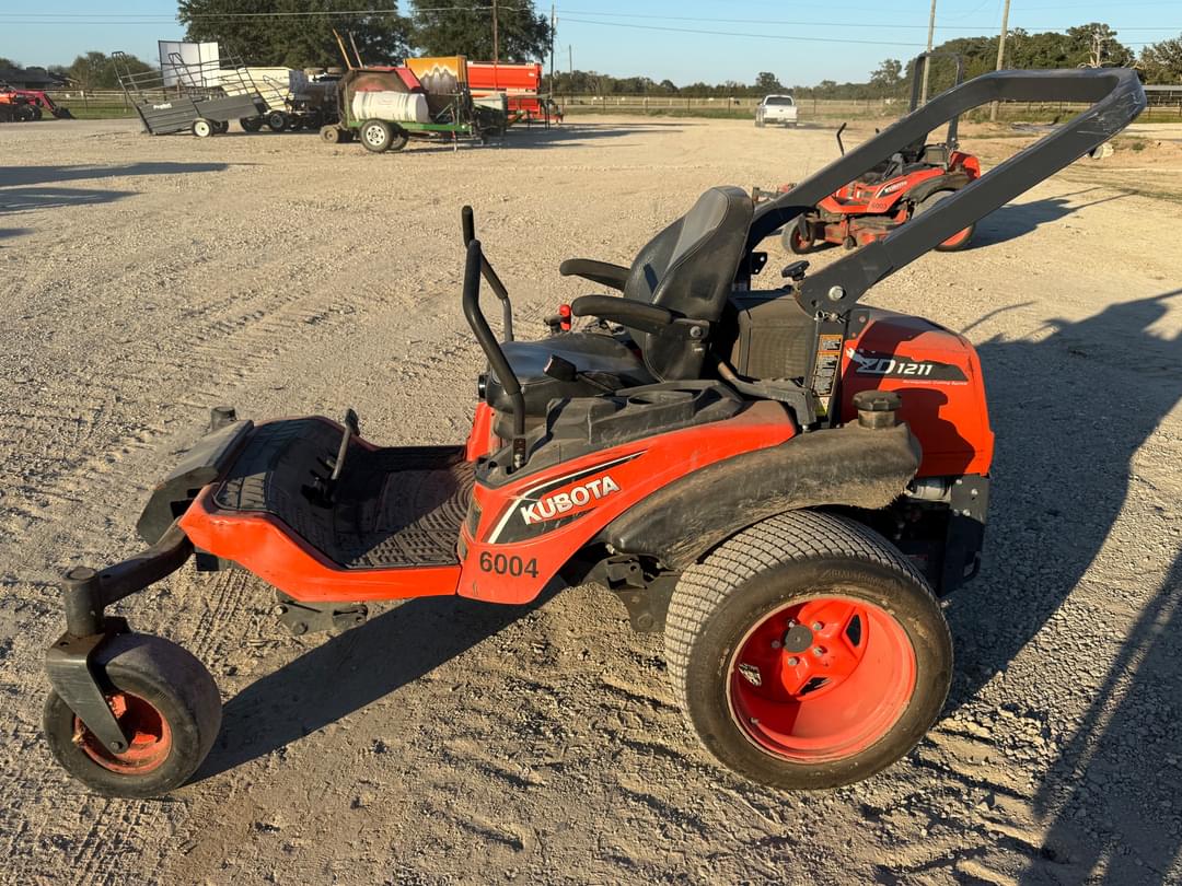 Image of Kubota ZD1211 Primary image