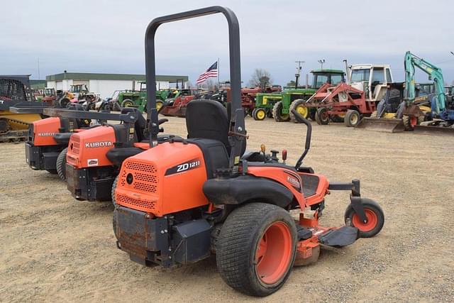 Image of Kubota ZD1211 equipment image 2