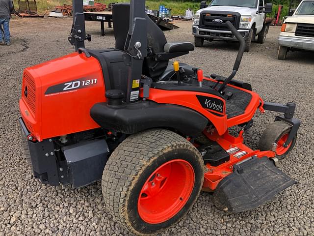 Image of Kubota ZD1211 equipment image 3