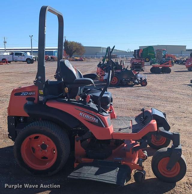 Image of Kubota ZD1211 equipment image 3