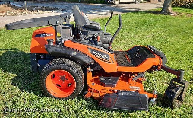 Image of Kubota ZD1211 equipment image 3