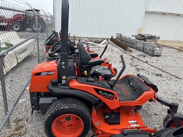 Image of Kubota ZD1211L equipment image 1
