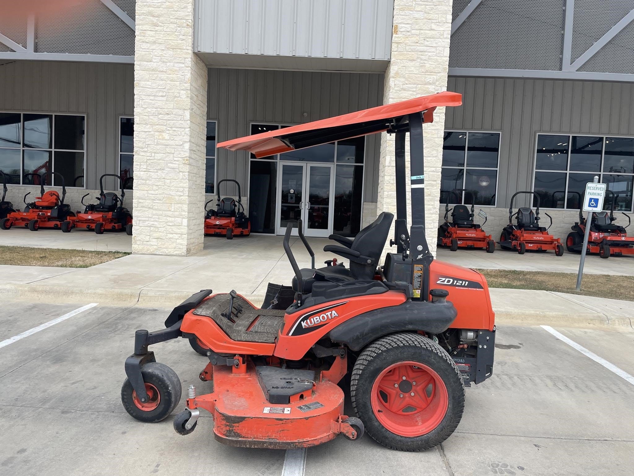 Main image Kubota ZD1211L