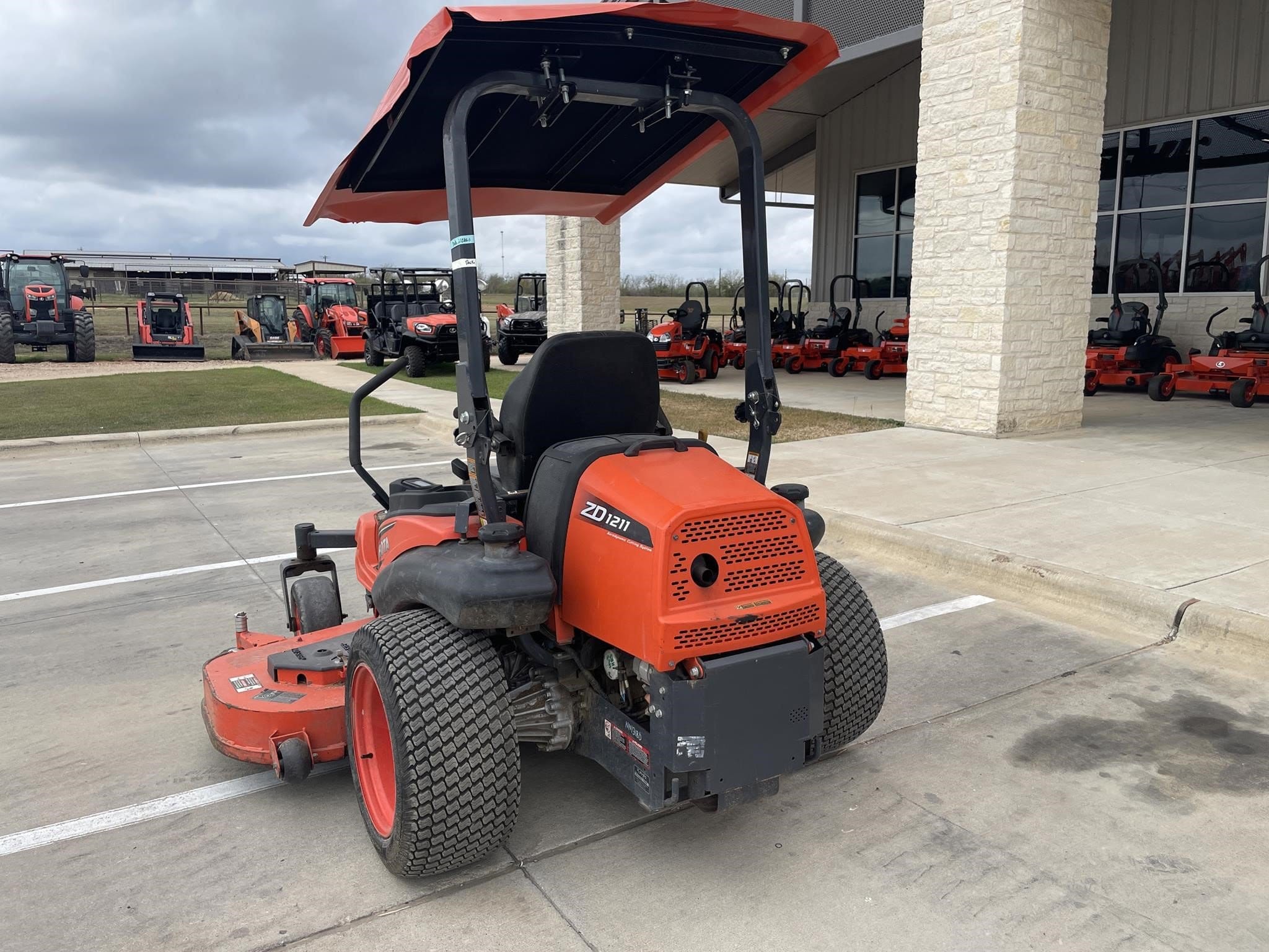 2016 Kubota ZD1211L Equipment Image0