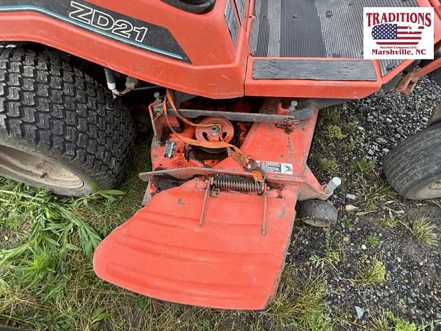 Image of Kubota ZD21 equipment image 3