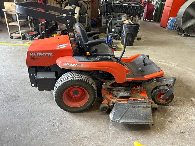 Image of Kubota ZD221Z equipment image 4