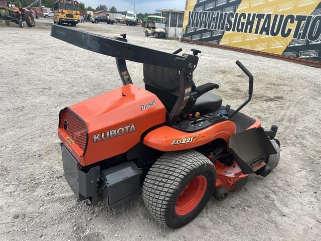 Image of Kubota ZD221 equipment image 3