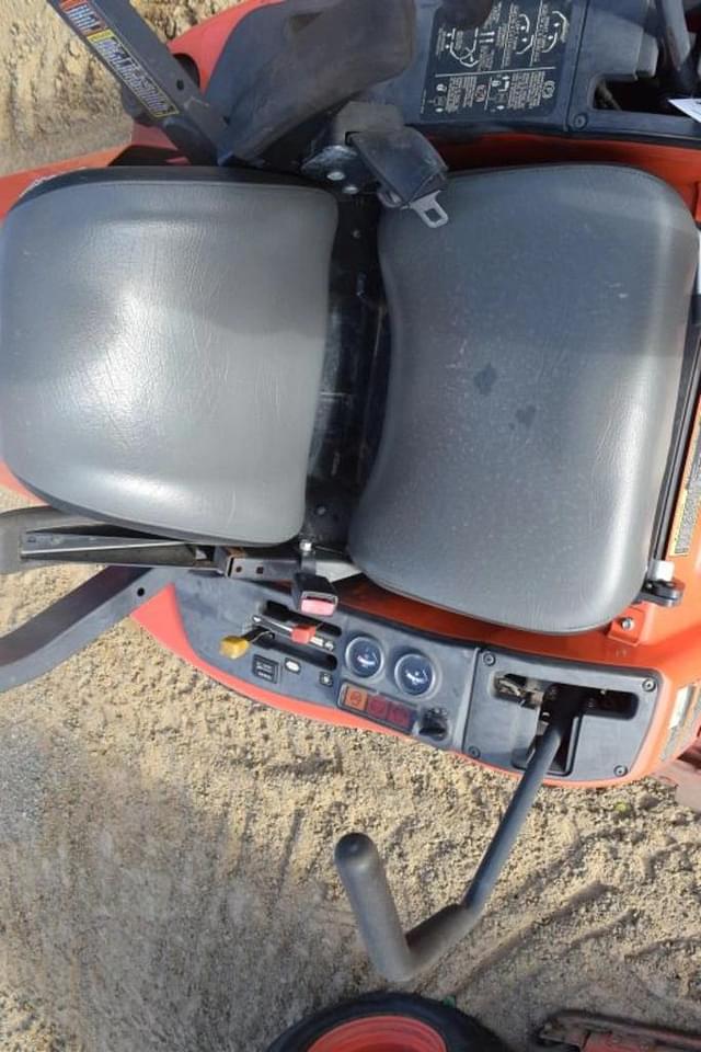 Image of Kubota ZD221 equipment image 4