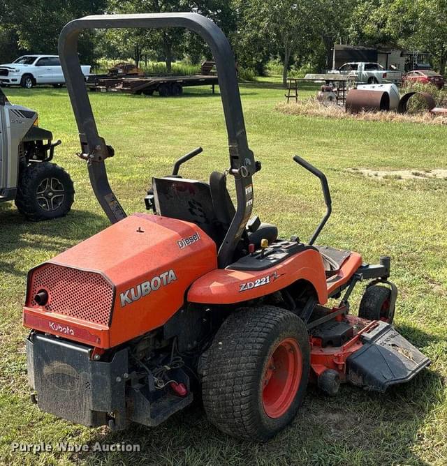 Image of Kubota ZD221 equipment image 4