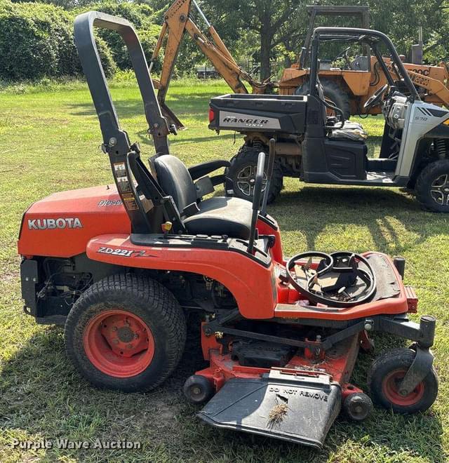 Image of Kubota ZD221 equipment image 3