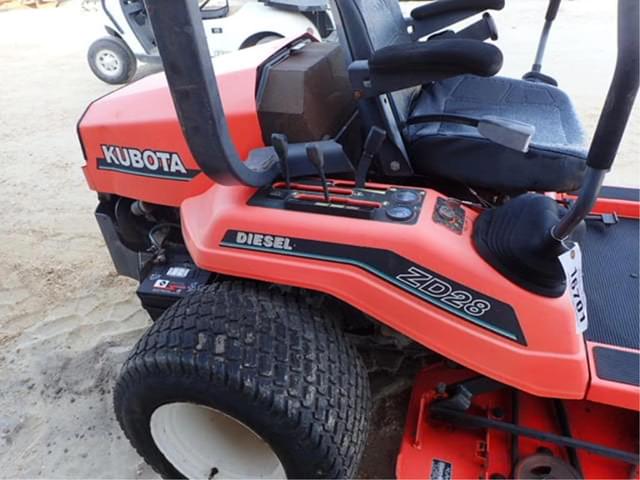 Image of Kubota ZD28 equipment image 2