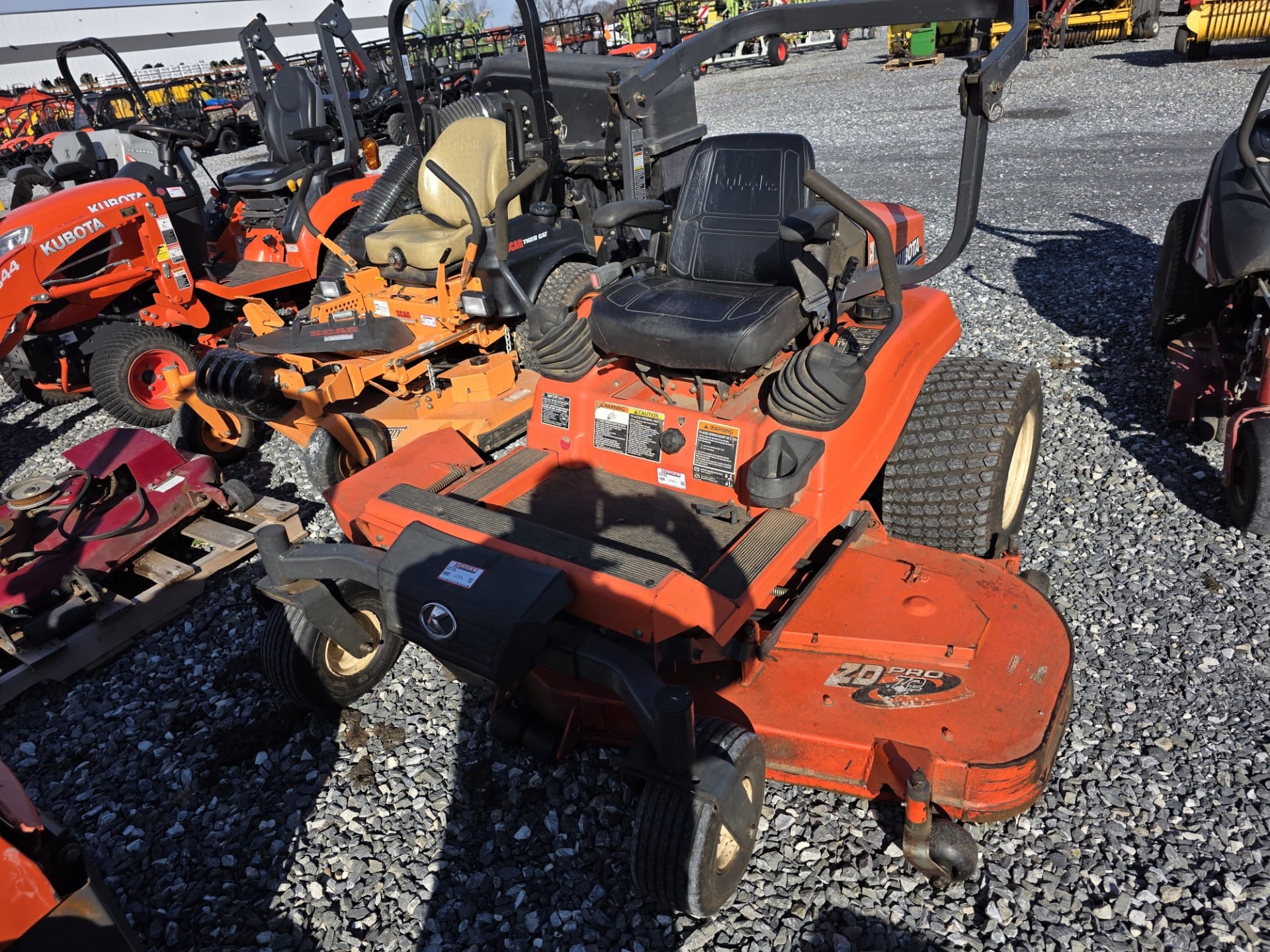 Kubota ZD28 Equipment Image0