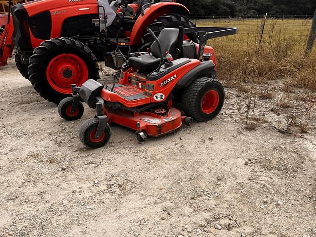 Image of Kubota ZD323 equipment image 2