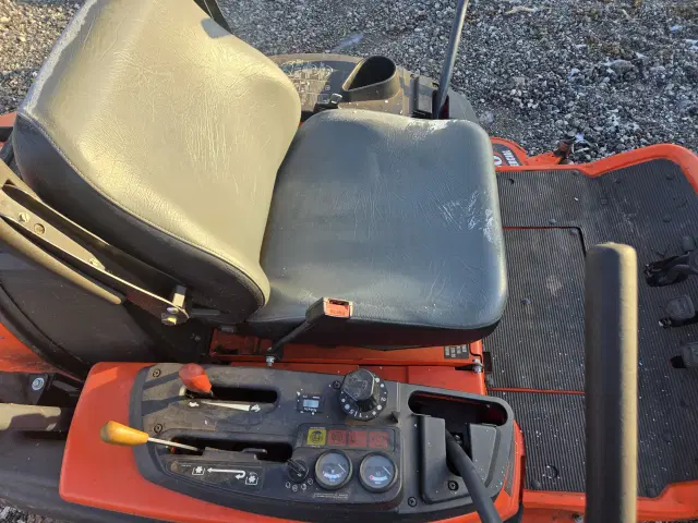 Image of Kubota ZD326 equipment image 2