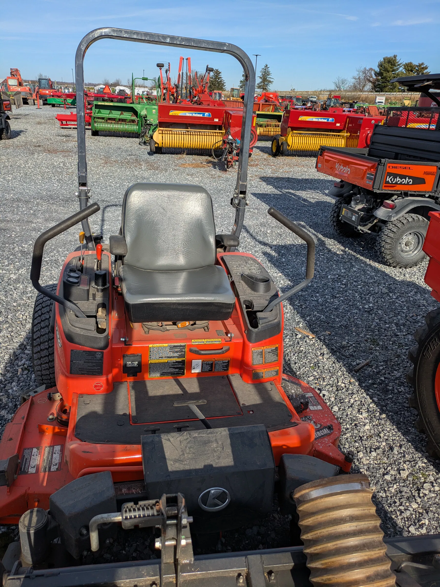 Kubota ZD326 Equipment Image0