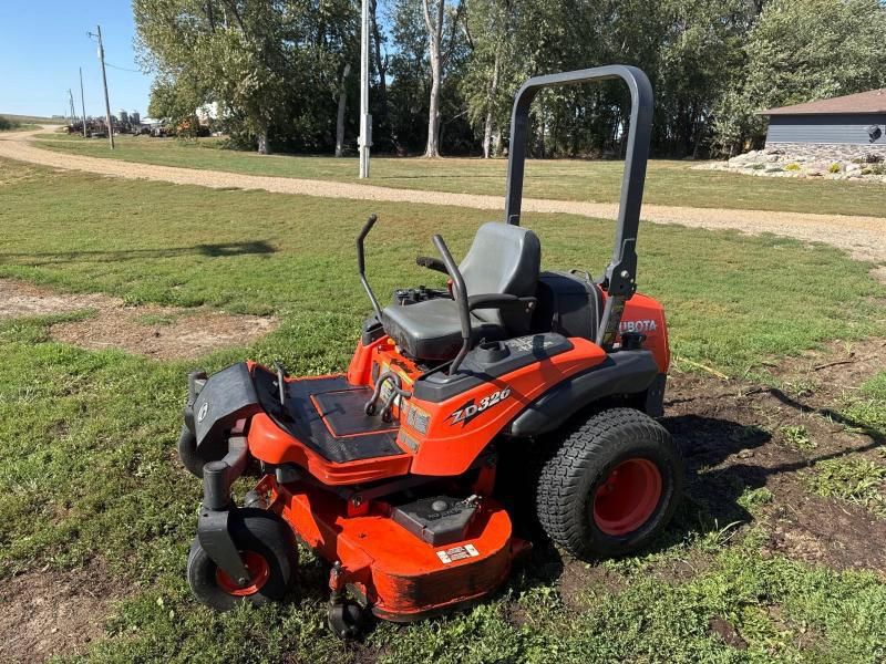 Kubota ZD326 Equipment Image0